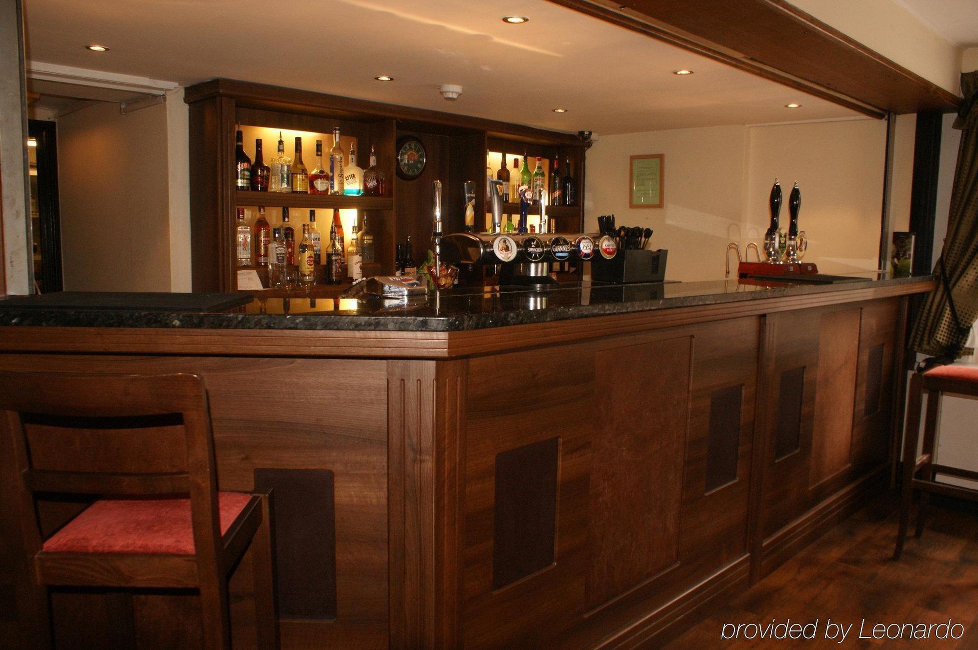 فندق The White Horse Hertingfordbury المطعم الصورة
