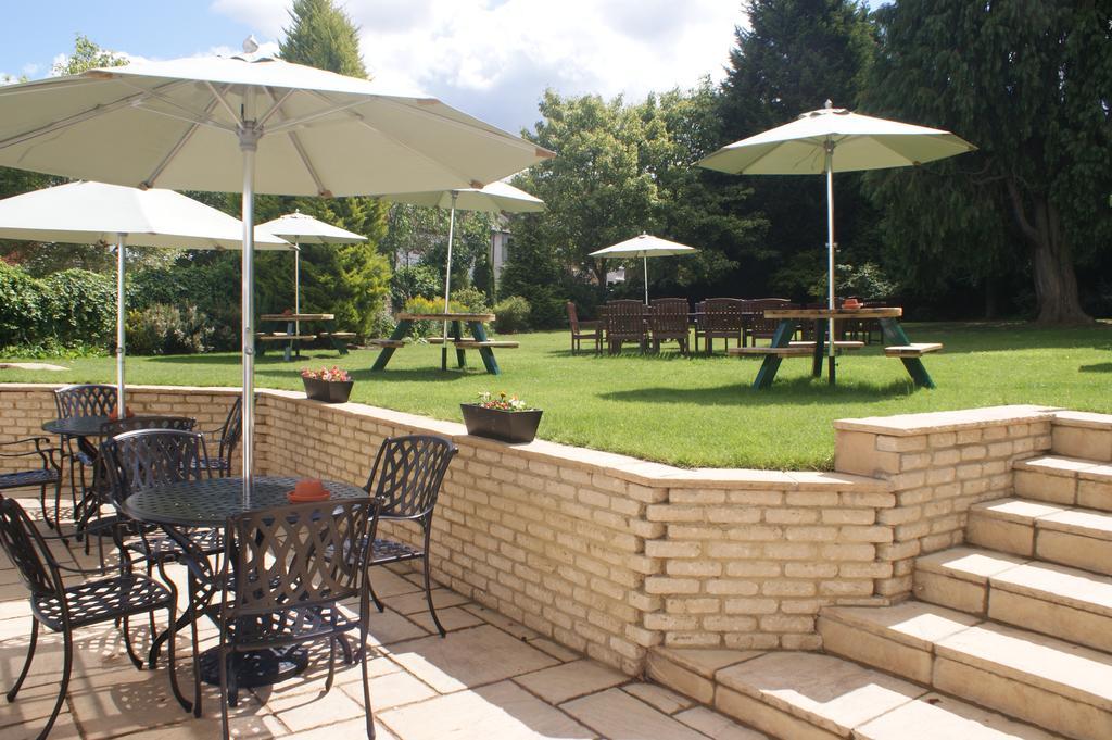 فندق The White Horse Hertingfordbury المطعم الصورة